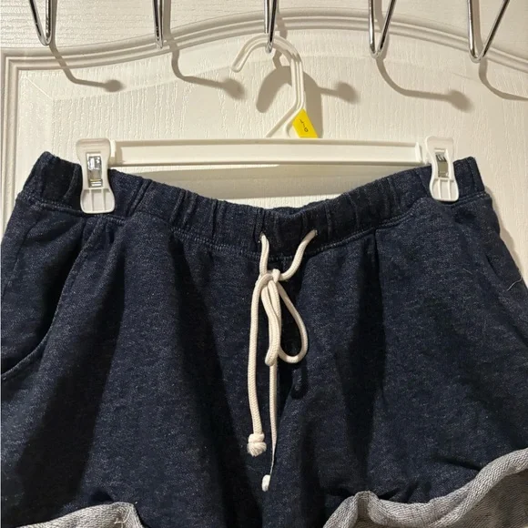 H&M Shorts - Picture 2 of 4